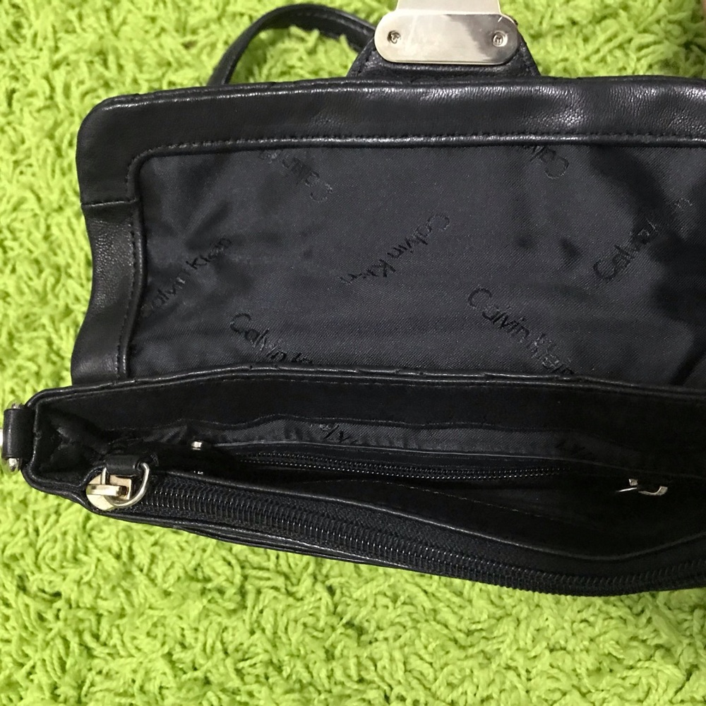 Calvin Klein Pochette Black Quilted Crossbody Bag - Picture 6 of 8